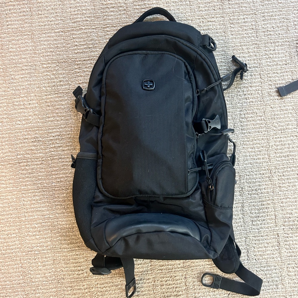 SwissGear Black Travel & Laptop Backpack – Airflow System – Multi-Compartment